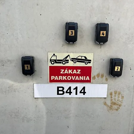 Bl - The Lenka, 24hr Self Check-in, Free Private Parking, Balcony With Mountain View, 5 Minute Walk To Center Banská Bystrica