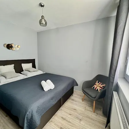 Bl - The Lenka, 24hr Self Check-in, Free Private Parking, Balcony With Mountain View, 5 Minute Walk To Center * Banska Bystrica