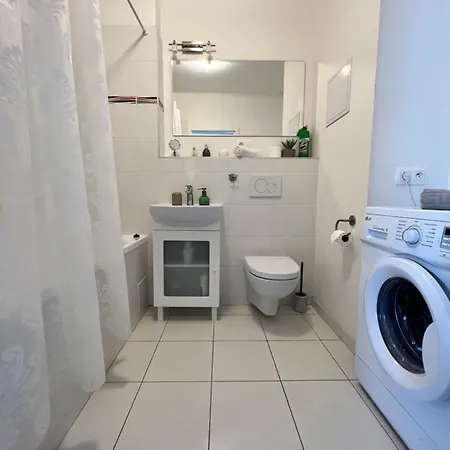 Bl - The Lenka, 24hr Self Check-in, Free Private Parking, Balcony With Mountain View, 5 Minute Walk To Center Banská Bystrica