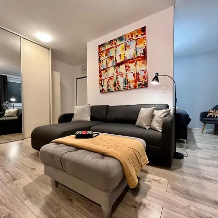 Apartment Bl - The Lenka, 24hr Self Check-in, Free Private Parking, Balcony With Mountain View, 5 Minute Walk To Center *