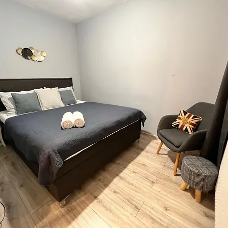 Bl - The Lenka, 24hr Self Check-in, Free Private Parking, Balcony With Mountain View, 5 Minute Walk To Center *