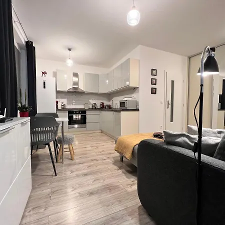 Lägenhet Bl - The Lenka, 24hr Self Check-in, Free Private Parking, Balcony With Mountain View, 5 Minute Walk To Center Banská Bystrica