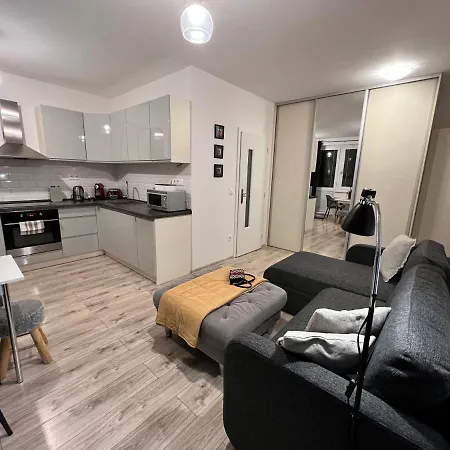 Bl - The Lenka, 24hr Self Check-in, Free Private Parking, Balcony With Mountain View, 5 Minute Walk To Center